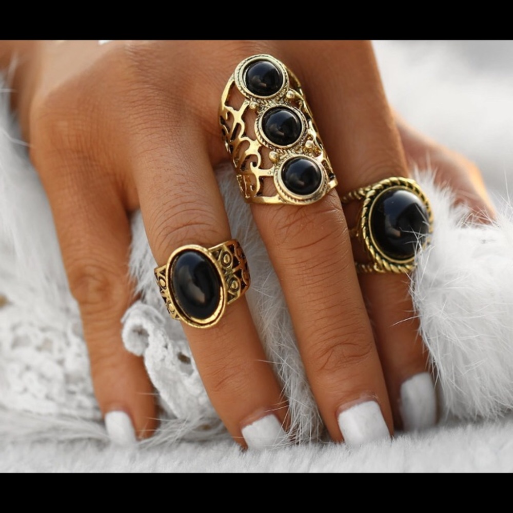 Set of 11 golden rings